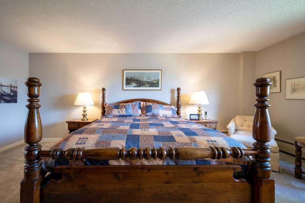 211, 9500 Oakfield Drive SW