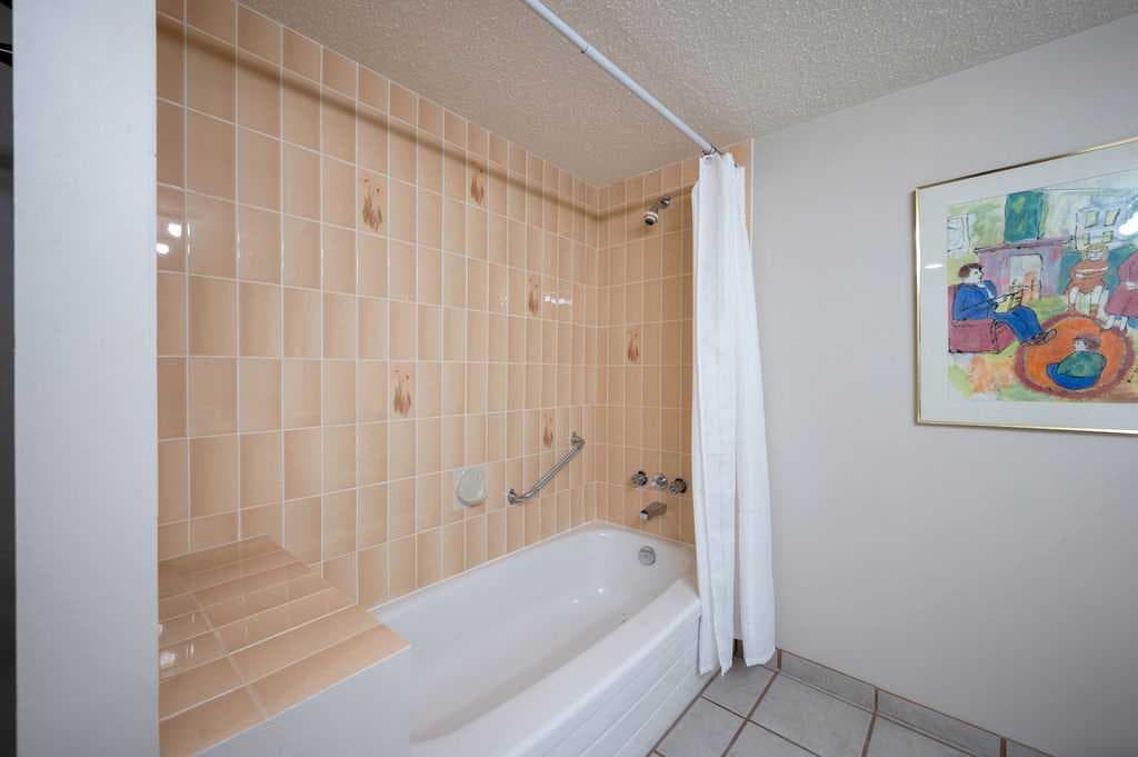 211, 9500 Oakfield Drive SW