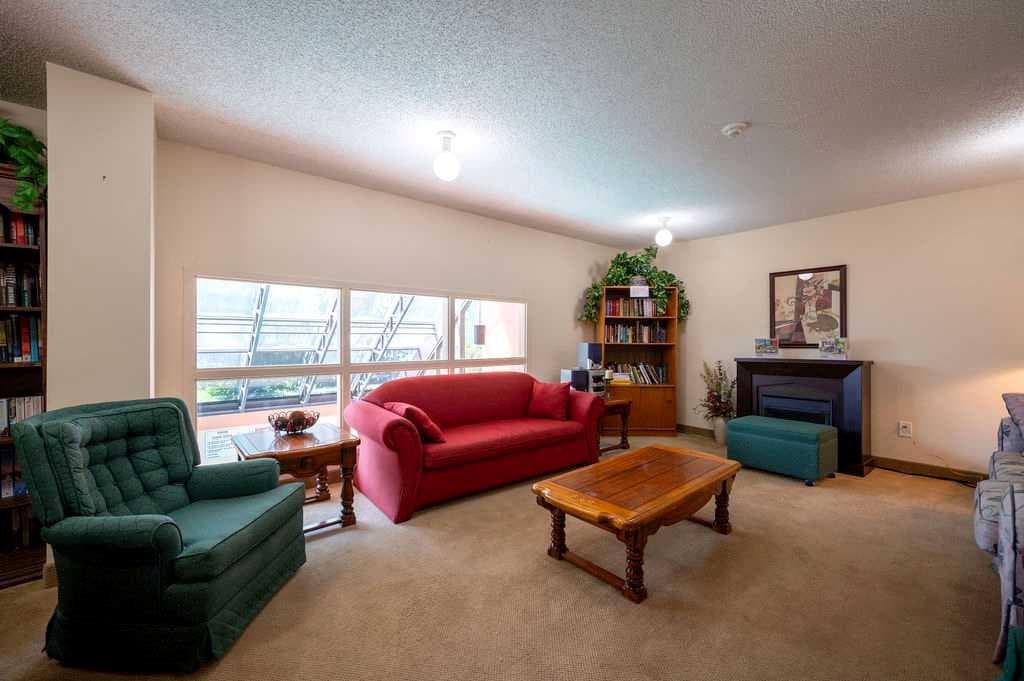 211, 9500 Oakfield Drive SW