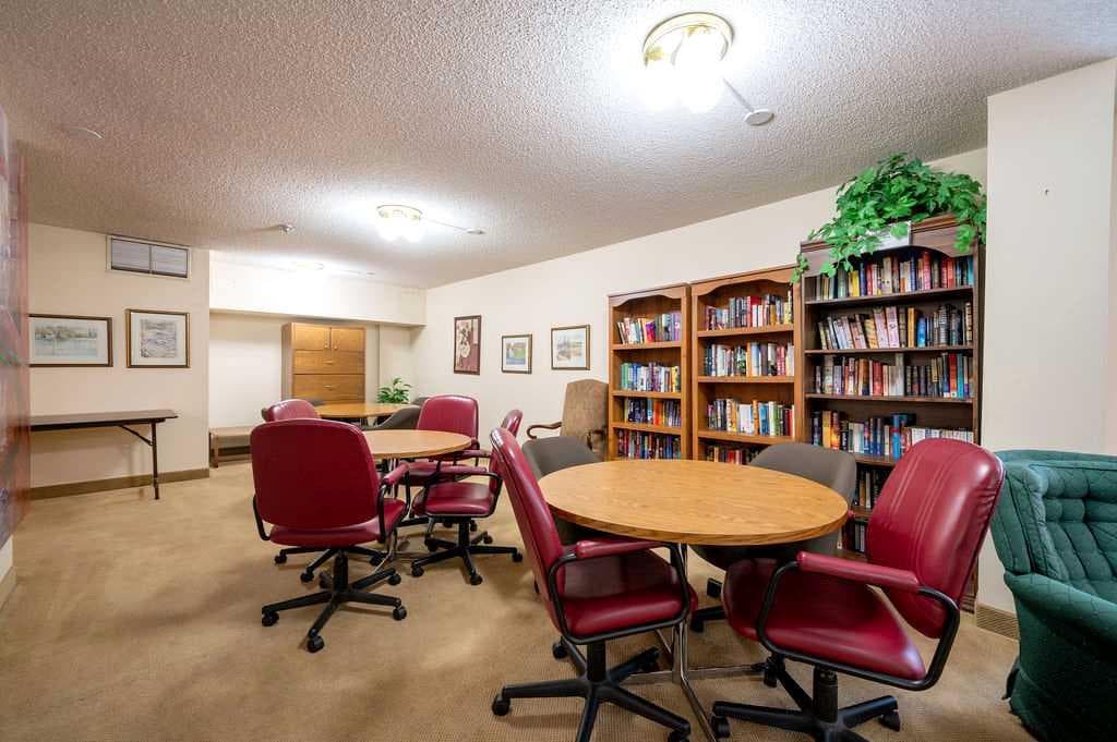 211, 9500 Oakfield Drive SW