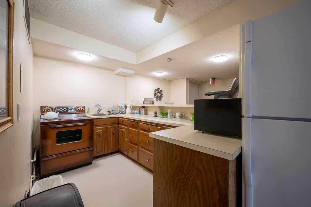 211, 9500 Oakfield Drive SW