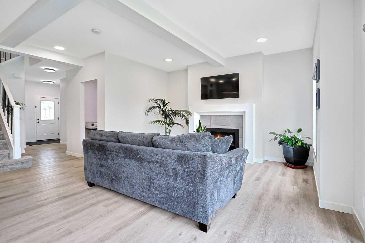 553 Baywater Manor SW