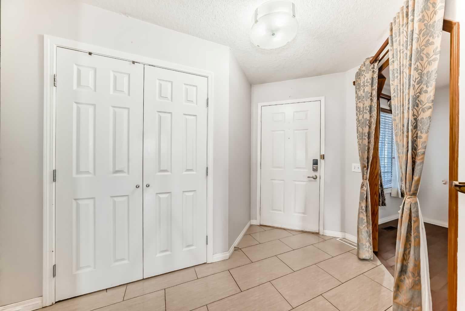 207 Eldorado Close NE