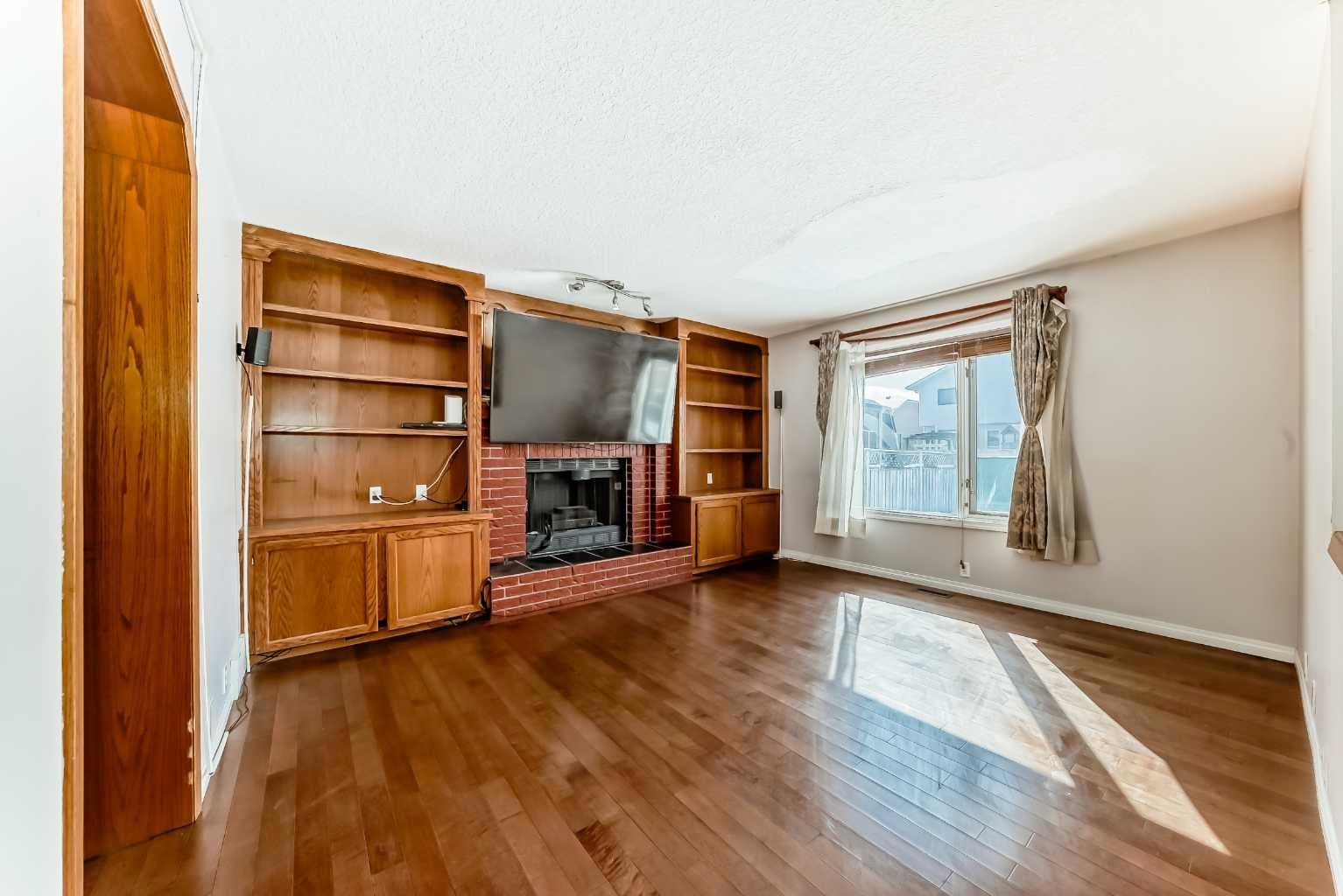 207 Eldorado Close NE