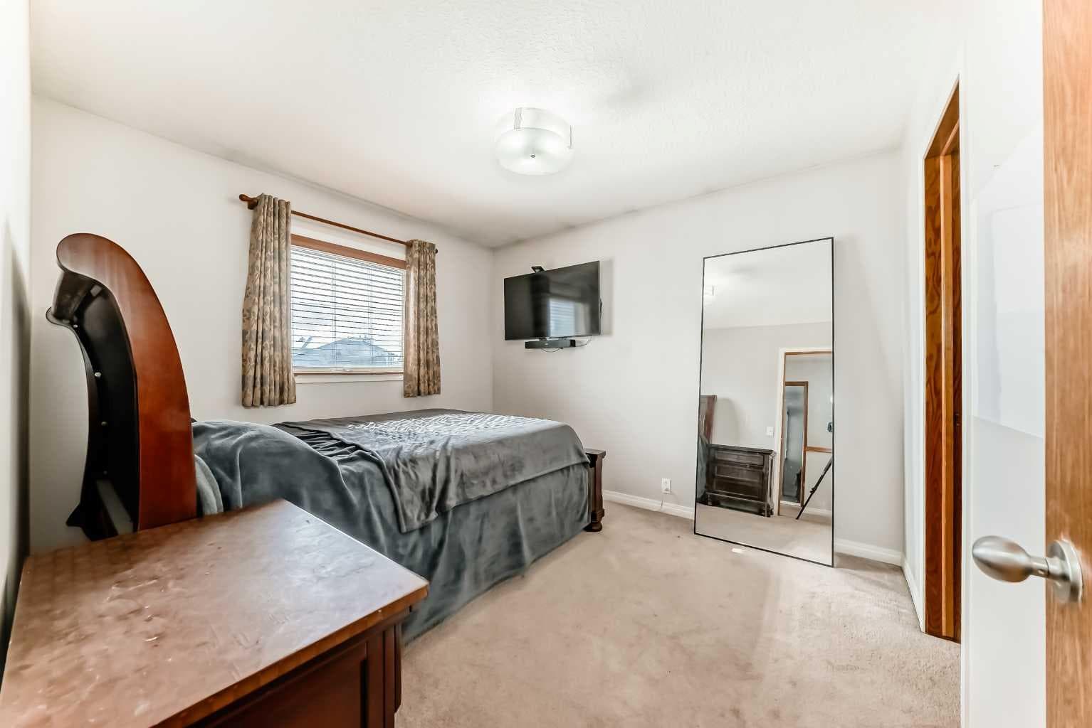 207 Eldorado Close NE