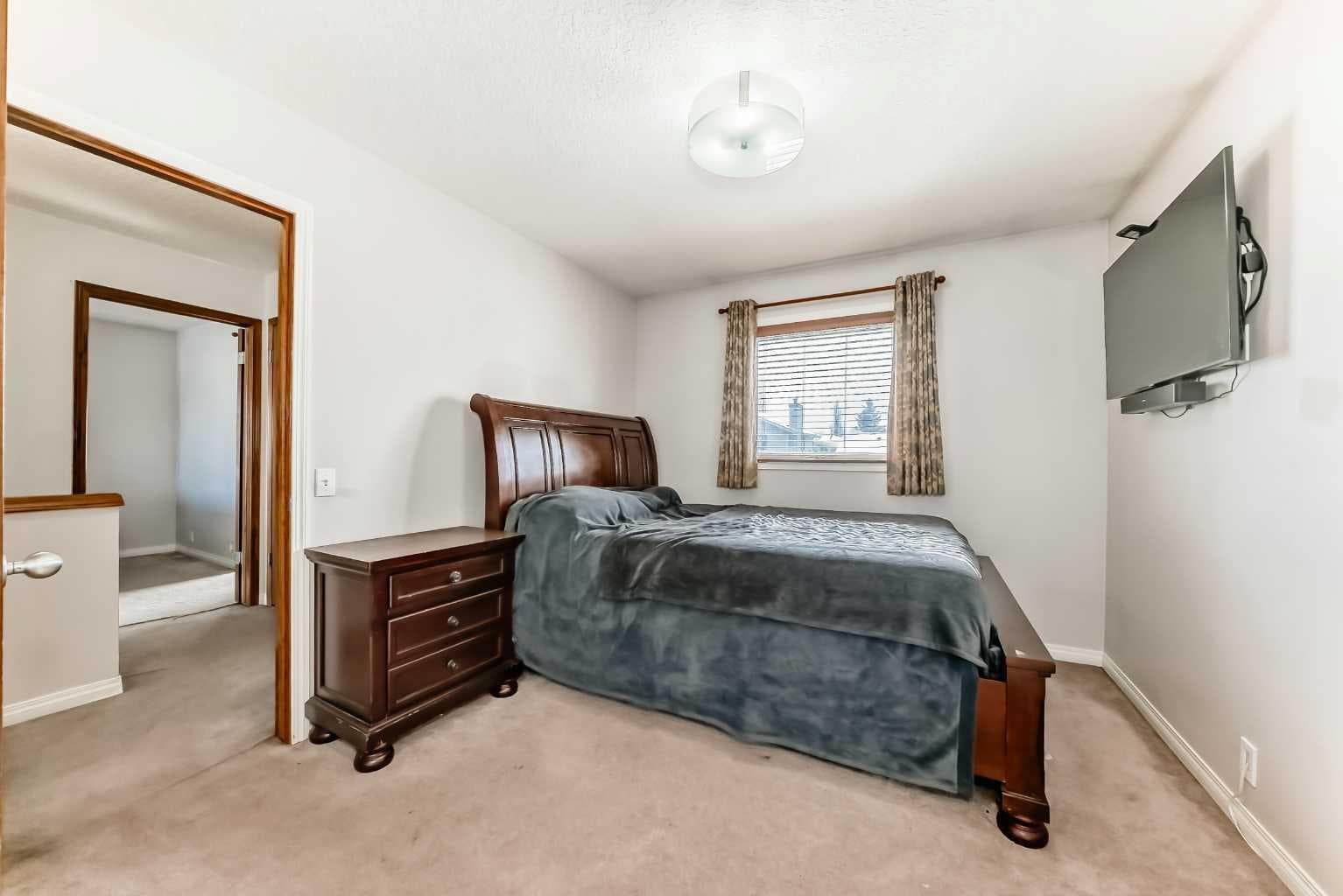 207 Eldorado Close NE