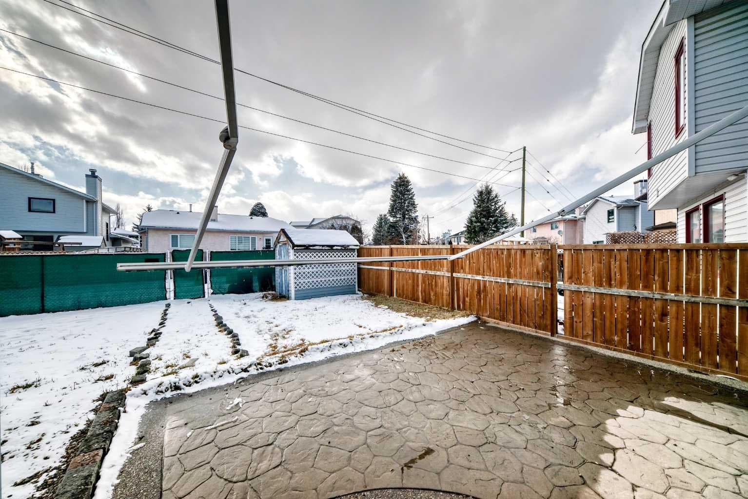 207 Eldorado Close NE