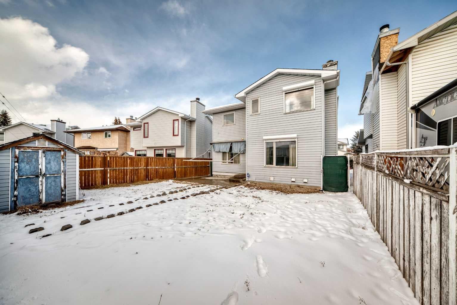 207 Eldorado Close NE