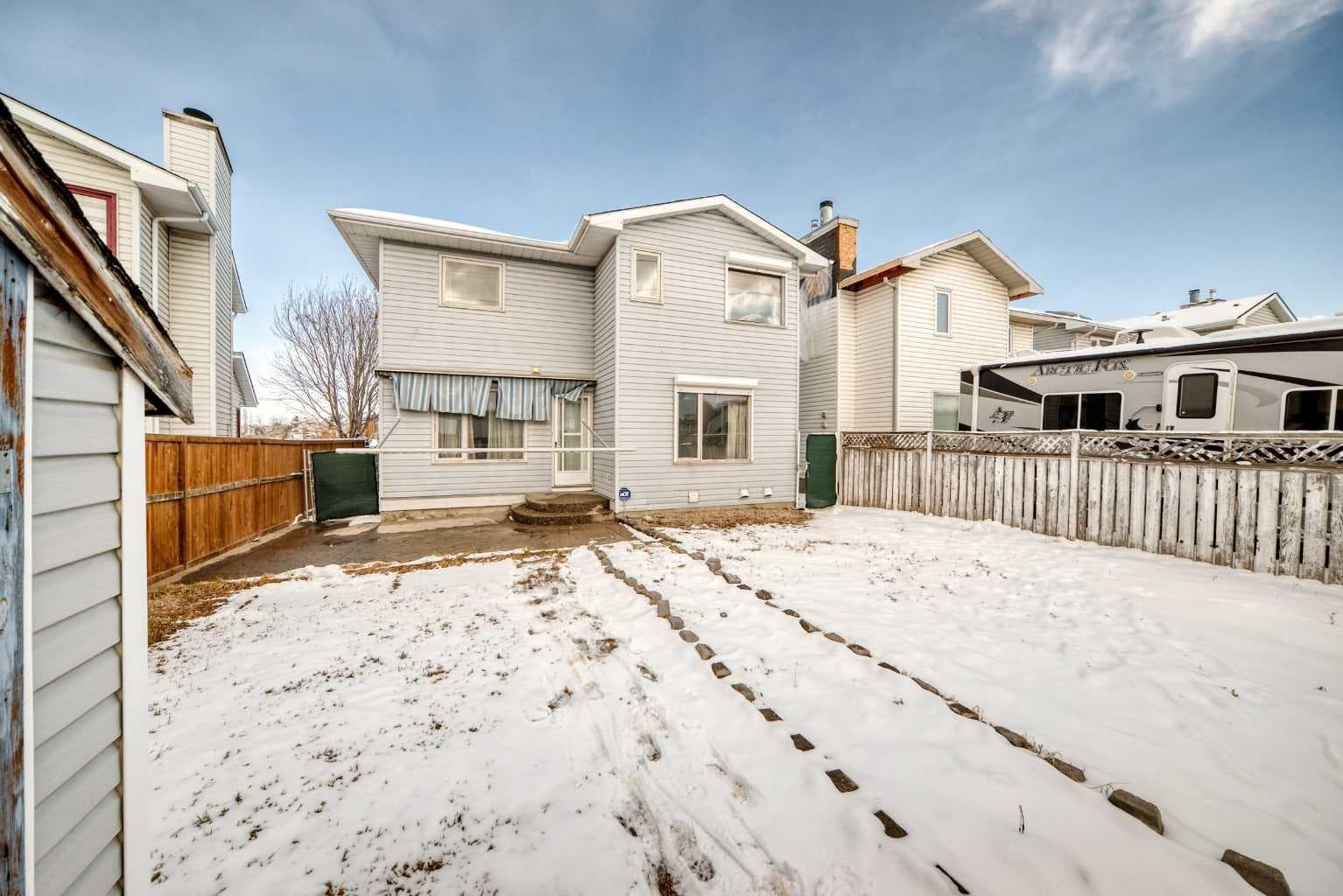 207 Eldorado Close NE