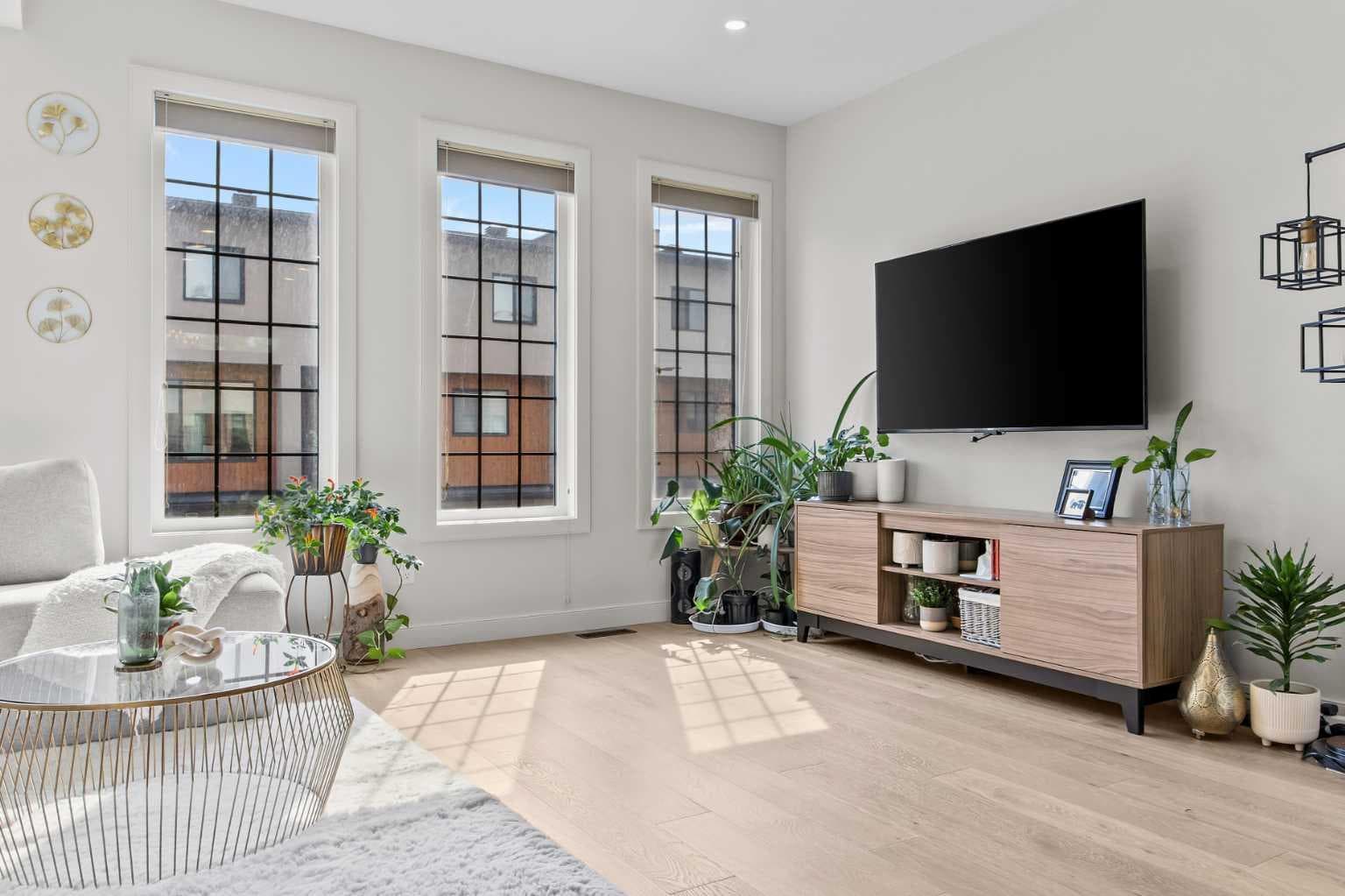 206, 81 Greenbriar Place NW