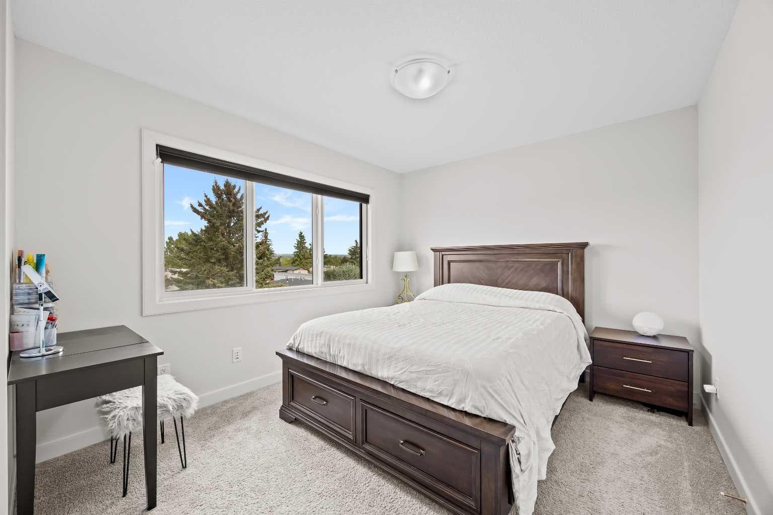 206, 81 Greenbriar Place NW