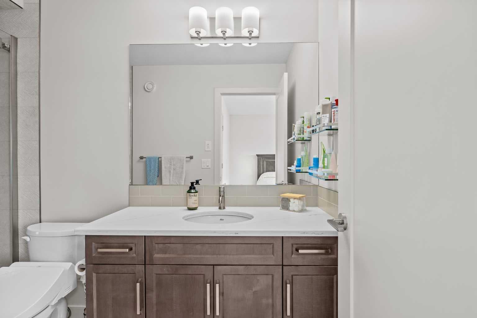 206, 81 Greenbriar Place NW